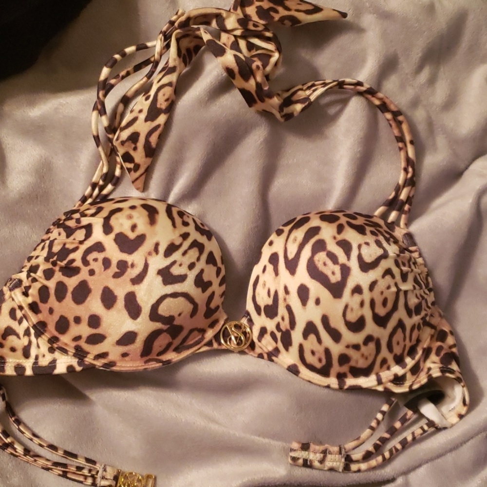 Victoria's secret bombshell adds 2 cups bathing